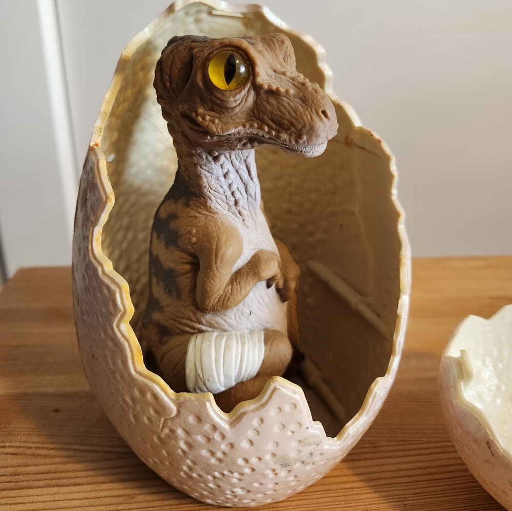 Original Jurassic Park Baby Velociraptor Toy With Intact Egg